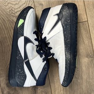 NIKE - Kevin Durant - Female basketball shoes/Size: 8